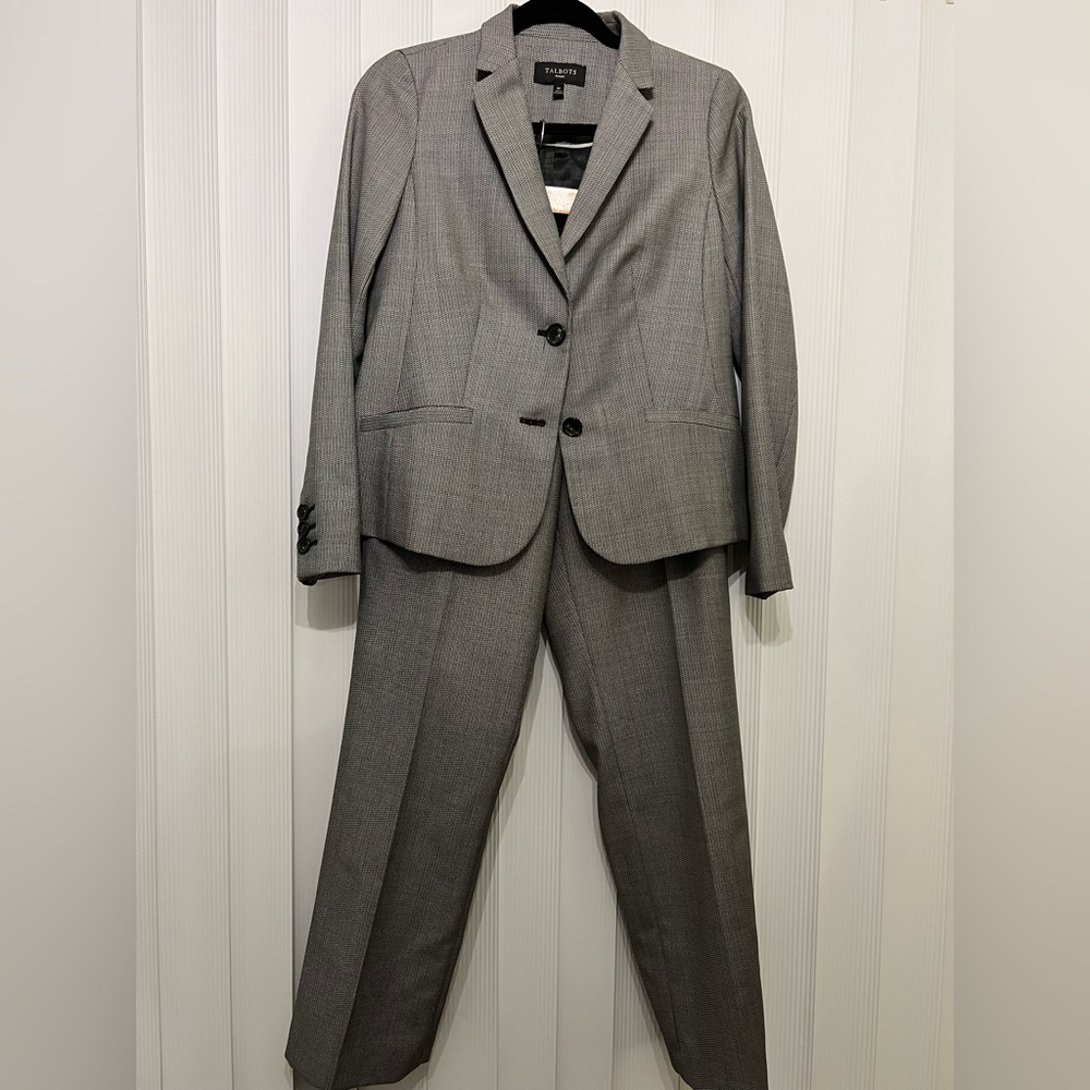 Beautiful Talbot’s suit pants 8P